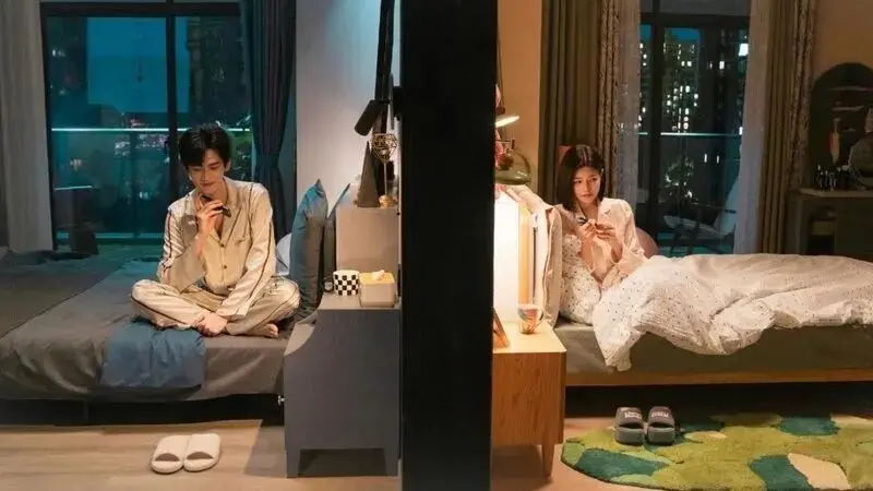 合法正规的配资平台 “小甜剧”背后：关于当代亲密关系的幻想